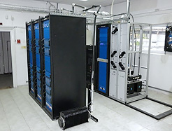 Hannu Pro installing Thomson transmitters and Spinner combiners