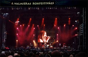 Megascreen video wall in Valmiera (evening show Linda Leen)